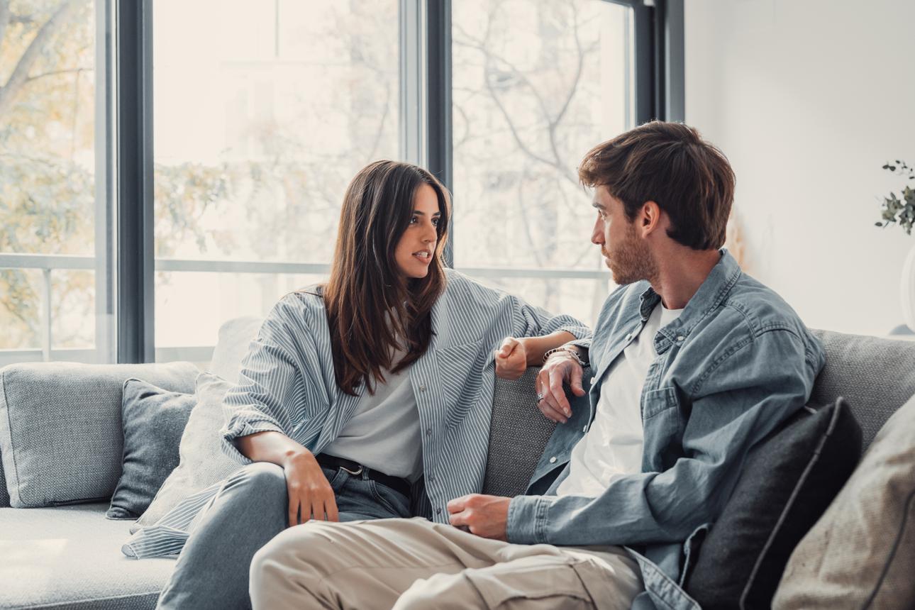 How to Manage Money in a Long-Distance Relationship (and Feel Closer Than Ever) | bunq Blog